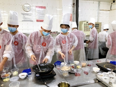 我為師生辦實(shí)事 | 北大餐飲聚焦師生餐飲需求 溫情服務(wù)滋潤(rùn)心 技術(shù)服務(wù)制作